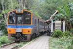 THN 1135 (1A' 2', dh, Nippon Sharyo, Bj.1983) whrend der Wendepause vom Excursions Train 909 auf 910 am 11.Mrz 2012 in der Hst. Nam Tok Sai Yok Noi.

