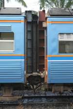 Gemeinsam mit einem neuen Outfit erhalten die Triebwagen der Type THN nun auch geschlossene Übergänge mit Gummiwulst.