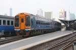 Class 158 Express Sprinter 2510 wird am 09.Mai 2012 als SP DRC 3 auf Gleis 10 des Bf. Hua Lamphong bereitgestellt.