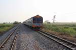 APD.20 2516 als letztes Fahrzeug des SP EXP DRC 12 von Chiang Mai nach Bangkok am 13.März 2012 bei der Fahrt durch die Wang Krang Station.