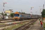 APD.20 2514 fährt am 08.Jänner 2013 als erstes Fahrzeug des SP EXP DRC 39/41 aus Bangkok in die Surat Thani Station ein.