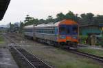 APD.20 2518 als letztes Fahrzeug des SP EXP DRC 43 (Bangkok - Surat Thani) fährt am 18.Mai 2013 aus der Chumphon Station.