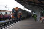 Beim APD.20 2513 als SP EXP DRC 39/41 nach Surat Thani/Yala findet am 19.Mai 2013 in der Chumphon Station der Personalwechsel statt.