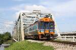 APD.60 2540 als letztes Fahrzeug des SpExp 40 (Surat Thani - Krung Thep Aphiwat) am 07.Dezember 2023 auf der Chulachomklao Bridge über den Tapi River in Surat Thani.