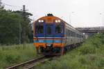 Sp.Exp. 43 (Krung Thep Aphiwat - Surat Thani) mit dem APD.60 2535 als erstes Fahrzeug am 17.März 2026 beim Strecken-Km 633 der Southern Line.