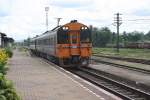 APN.60 2537 als erstes Fahrzeug des SP EXP DRC 40 (Surat Thani - Bangkok) fhrt am 18.Mai 2013 in den Bf. Chumphon ein.