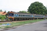 SP EXP DRC 41 (Bangkok - Yala) mit dem APD.60 2540 als erstes Fahrzeug am 21.Mai 2016 nach der Ausfahrt aus der Surat Thani Station.