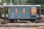 พ.ห.15176 (พ.ห.=B.V./Brake Van) am Zugschluß eines Güterzuges Richtung Bangkok im Bf. Ban Phachi am 24.August 2010.