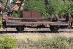 Im Jahre 1978 wurden im Makassan Workshop 17 Wagen der Gattung ข.ต.(ข.ต.=L.S./Low Sided Wagon, Nummerngruppe 1027-1176 gebaut 1938 in Japan) in Flachwagen umgebaut und als ช.ค.(ช.ค.=M.P./Mobile Platform Wagon) bezeichnet. Das Bild zeigt den ช.ค.6 am 06.Jnner 2011 im Bf. Chiang Mai.