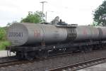 บ.ท.ค.233041 (บ.ท.ค. =B.O.T./Bogie Oil Tank Wagon) am 11.Juni 2011 im Bf. Ban Pok Paek. 

