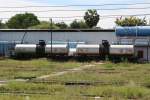 บ.ท.ค.126002 und 126006 (บ.ท.ค. =B.O.T./Bogie Oil Tank Wagon) am 16.Juni 2011 im Bf. Bua Yai.