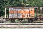 Auf sein weiteres Schicksal wartet der พ.ห.91 (พ.ห.=B.V./Brake Van) am 24.Oktober 2016 im Bf. Ban Phachi.