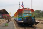 Zu touristischen Zwecken setzen die thailändischen Staatsbahnen eine aus 2 รบน.0xx (RBN/meterspurige Version der deutschen Klv51) und 4 Bahnmeisterwagen umgebaute Garnitur zu