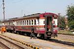 บชส. 1361 (บชส = BTC/Bogie Third Class Carriage) am 01.Dezember 2025 als letztes Fahrzeug des ORD 233 (Hua Lamphong - Surin) in der Ayutthaya Station.