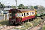 บชส. 1266 (บชส. =BTC./Bogie Third Class Carriage; die BTC. 1199 - 1347 wurden von 1976-1980 im Workshop Makkasan hergestellt) am 22.Februar 2026 als letztes Fahrzeug des ORD 261 (Hua Lamphong  - Suan Soan Pradipat) bei der Einfahrt in die Bang Sue Junction.