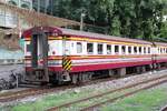 บชส. 1018 (บชส. =BTC./Bogie Third Class Carriage; Teikoku Sharyo/Japan, Baujahr 1966) am 03.Juni 2026 als letztes Fahrzeug des Excursion 904 (Chachoengssao - Hua Lamphong) in der Yommaraj Station.