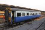 บชส. 478 (บชส. =BTC./Bogie Third Class Carriage) am 16.März 2012 im Bf. Chiang Mai.