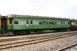 บชส. 613 (บชส = BTC/Bogie Third Class Carriage) am 31.Mai 2017 im Bf. Hua Lamphong.