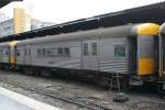 บชส. 605 (บชส = BTC/Bogie Third Class Carriage) am 19.Mrz 2011 auf Gleis 5 des Bf. Hua Lamphong. 

