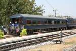 บจพ.ป.2 (บจพ.ป.=ARS./Air-Conditioned Reserved Saloon, Kinki Sharyo - Japan, Baujahr 1969) am 22.Februar 2026 als letztes Fahrzeug des  The Blue Jasmine  Special Privat 951 (Hua Lamphong - Nakhon Sawan) während des Aufenthaltes zur Besichtigung der historischen Stätten in der Ayutthaya Station.