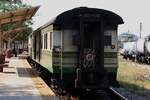 บพห.1033 (บพห.=BFV./Bogie Full Van) als letztes Fahrzeug des LOC 445 (Chumphon - Hat Yai) am 20.M�rz 2026 in der Surat Thani Station.