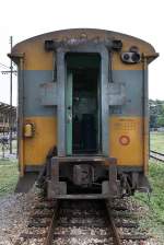 Stirnansicht des บพห.1024 (บพห.=BFV./Bogie Full Van), aufgenommen am 11.Jänner 2011 im Bf.