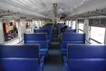 Innenansicht des kürzlich ausgebesserten บชส. 1320 (บชส. =BTC./Bogie Third Class Carriage), aufgenommen am 24.März 2017 im Bf. Aranyaprathet.