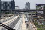 In der MRT Muang Thon Thani Station (PK10) zweigt die Muang Thon Thani Line (MT) von der MRT Pink Line (PL) ab.