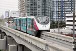 MRT PM34 (Hersteller: Bombardier Transportation + CRRC Nanjing Puzhen, Type Innovia Monorail 300) f�hrt am 31.Mai 2026 in die Muang Thon Thani Station (PK10) ein.
