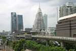 BTS Chong Nonsi Station (S3), aufgenommen aus einem fahrenden Triebwagen am 22.Mai 2007.