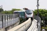 MRT PM29 (Hersteller: Bombardier Transportation + CRRC Nanjing Puzhen, Type Innovia Monorail 300) fährt   am 01.März 2026 von der Ram Inthra 3 Station (PK17) kommend in die Wat Phra Sri
