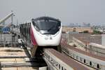 MRT PM39 (Hersteller: Bombardier Transportation + CRRC Nanjing Puzhen, Type Innovia Monorail 300) f�hrt am 31.Mai 2026 aus der Lake Muang Thon Thani Station (MT02).