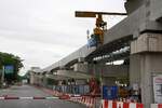 Status der Arbeiten an der MRT Yellow Line bei der Phatthanakan Station (YL11) in Blickrichtung Si Kritha Station (Y10).