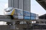MRT YM15 (Hersteller: Bombardier Transportation + CRRC Nanjing Puzhen, Type Innovia Monorail 300) hat am 01.März 2026 die MRT Hua Mak Station (YL11) in Richtung Si Kritha Station (YL10)