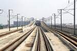 Da die Stationen der SRTET Red Lines mit Bahnsteigsperren versehen sind, jene der SRT Northern und Northeastern Lines jedoch frei zugänglich sind wurden die Don Muang und Rangsit Station in zwei