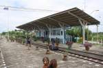 Aufnahmsgebäude der Chiang Rak Noi Station, Blickrichtung Bangkok, am 11.Juni 2011.