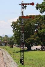 Südliches Einfahrvorsignal der Sila At Station, Blickrichtung Chiang Mai, am 19.Mai 2018.