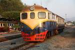 Die nunmehr 71 Jahre alte 540 (Bo'Bo', de, Davenport, Bauj.1952) dient nach wie vor als Verschubreseve in der Nakhon Lampang Station. Am 23.März 2023 stellt sie den Kurswagen (Nakhon Lampang - Krung Thep Aphiwat) an den EXP 52 (Chiang Mai - Krung Thep Aphiwat).