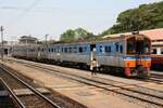 THN 1123 als erstes Fahrzeug des LOC 402 nach Lop Buri am 28.März 2023 in der Phitsanulok Station.