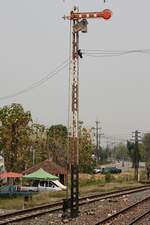 Form-Hauptsignal in der Tha Sak Station am 23.März 2025.