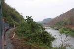 Zwischen der Pak Pan Station und der Kaeng Luang Station schlängelt sich die Northern Line gemeinsam mit dem Yom River 8,5 Km lang durch ein enges Tal.