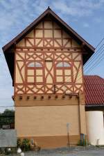 Deutlich sichtbar ist der deutsche Einfluss beim Bau der Northern Line am Aufnahmsgebudes des Bf.