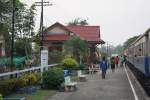 Hausbahnsteig des Bf. Wang Krot, Blickrichtung Chiang Mai, am 13.Mrz 2012. 

