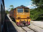4307 am 06.12.2012 in Khun Tan. Diese Lok wurde dem EXP 51 auf dem Weg von Bangkok nach Chiang Mai auf einem kurzen steilen Abschnitt vorgespannt.