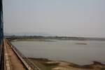 Streckenf�hrung auf Stelzen durch den Jolasid Stausee beim Strecken-Km 170,1 der Northeastern Bua Yai Branch Line.