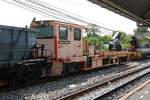 SRT รบน.043, ein Oberbauwagen der Type TG 80-M am 25.März 2024 in der Hua Mak Station.