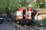 บชส. 1152 (บชส. =BTC./Bogie Third Class Carriage) am 28.Februar 2026 als letztes Fahrzeug des COM 371 (Hua Lamphong - Prachin Buri) kurz nach der EK mit der Thanon Phetchaburi.