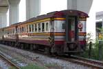 บชส. 1042 (บชส. =BTC./Bogie Third Class Carriage; die BTC. 1027 - 1132 wurden von 1968-1973 im Workshop Makkasan hergestellt) als letztes Fahrzeug des ORD 278 (Kabin Buri - Hua Lamphong) am 31.Mai 2026 in der Khlong Tan Station.