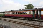 บชส. 412 (บชส. =BTC./Bogie Third Class Carriage) am 24.März 2024 in der Thon Buri Station.