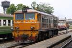 ALD 4303 (Co'Co', de, Alsthom, Bj.1983) kommt am 24.März 2024 vom Depot Thon Buri in die Thon Buri Station um dann den ORD 259 nach Nam Tok zu führen.
